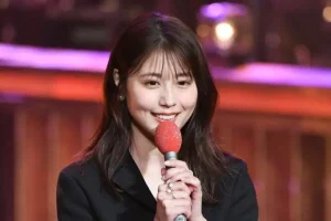 レコ大司会　有村架純の革ミニスカ＆ブーツにネット反響「最強すぎる」「すげえ」「やばい」