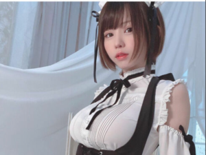 えなこ、ニーハイソックスで絶対領域を披露にファン歓喜