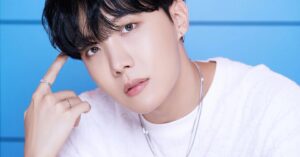 【写真と動画】BTS（防弾少年団）のJ-HOPE「第37回ゴールデンディスクアワード」のためタイへ出国…空港にファン殺到