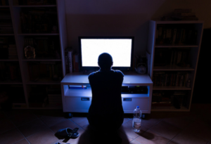 【闇】厚労相のメアド、闇サイトに流出 ツイッターで使用、複数省庁も