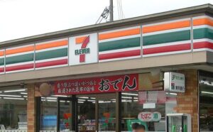 【コンビニ】売上高、過去最高 人流回復で好調 22年