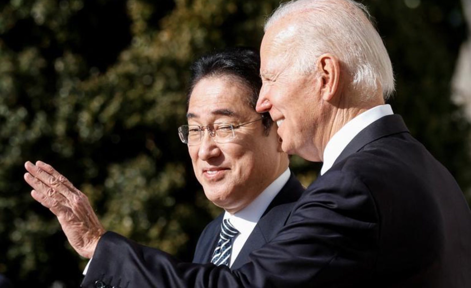 【米奴隷】戦後かよ…バイデン氏「あなたは真の友人」、岸田首相を自ら出迎え昼食会も…日本の防衛力強化を歓迎