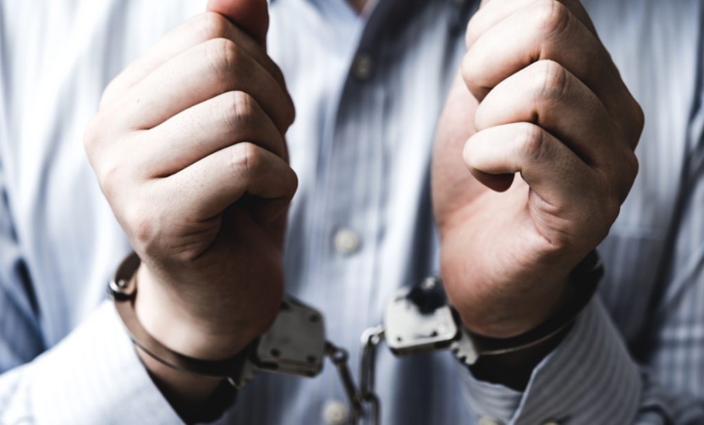 【ロリコン】【わいせつ】【児ポ】「キスしていい？」女児にわいせつ 57歳男再逮捕　2022年12月にも女子高生に...