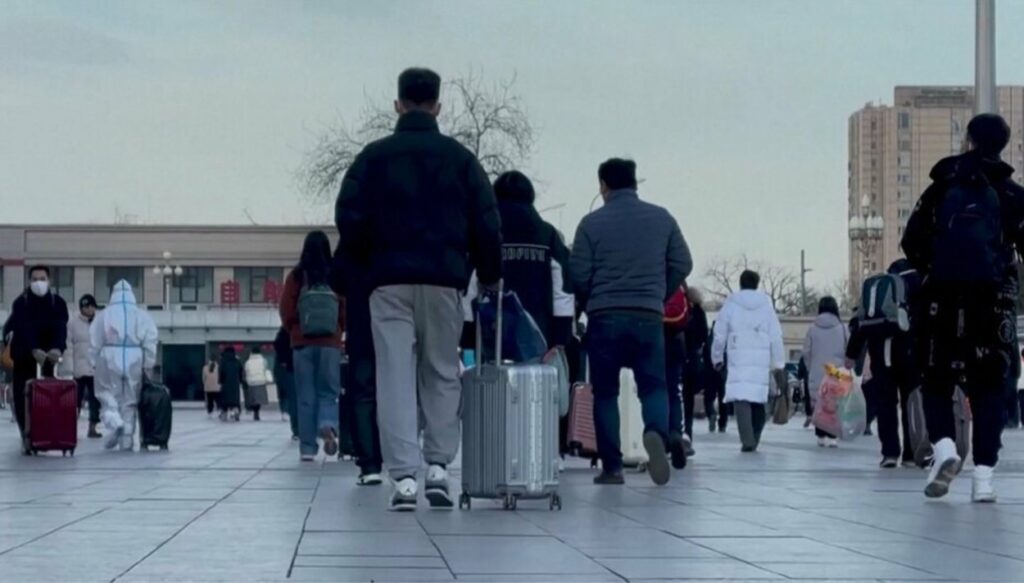 SNSで日本に「ざまあみろ」　中国がビザ発給停止　突然の “対抗措置”で混乱拡大