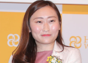 colabo仁藤夢乃さん「ここ数ヶ月キモいを何回叫んでも足りない毎日!キモすぎてキモすぎる。15歳でおじさんたちに買われて…