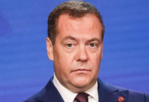 岸田首相に「切腹」要求　ロシア前大統領、日米に反発