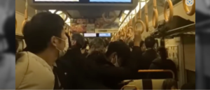 乗客約7000人が最大10時間閉じ込められた電車の乗客 「トイレに行けず失禁する人もいて、まるで地獄絵図だった」