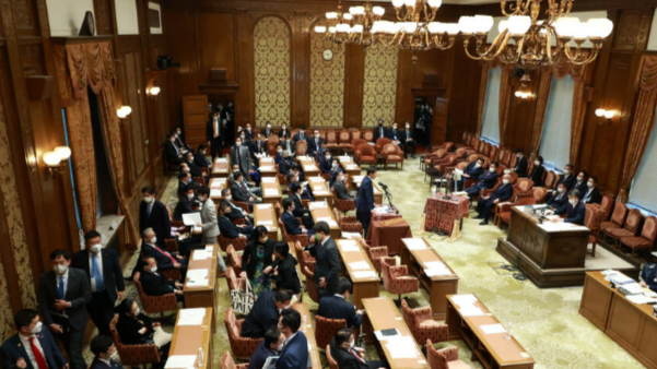 岸田首相「不快な思い、おわびする」 野党反発、予算委を一時退席