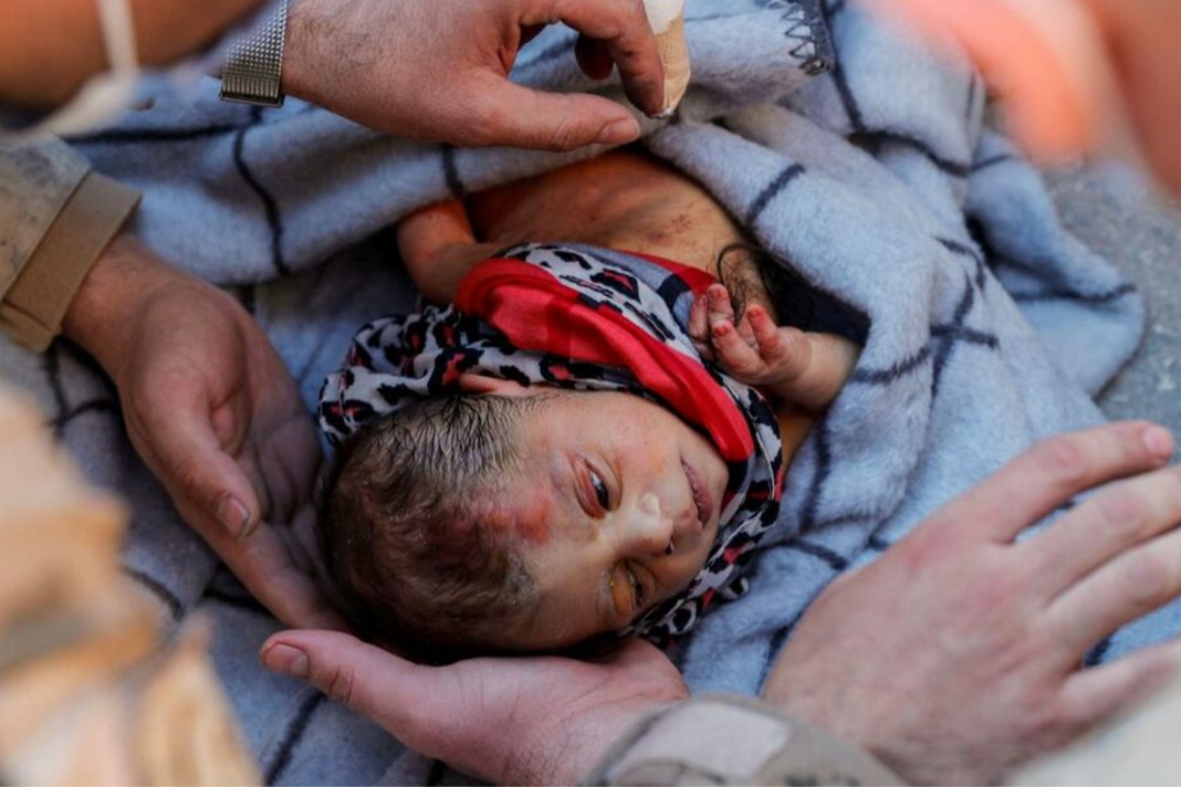 トルコ、生後20日の男児救出　地震から60時間、手には母の髪